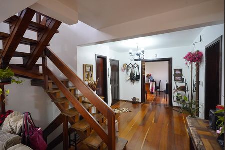 Casa para alugar com 202m², 3 quartos e 2 vagas Casa para alugar com 202m², 3 quartos e 2 vagasSala