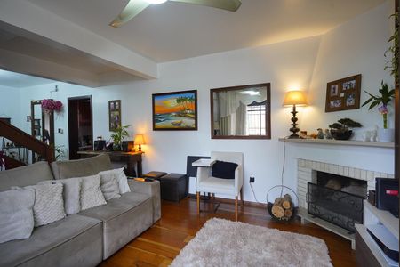 Casa para alugar com 202m², 3 quartos e 2 vagas Casa para alugar com 202m², 3 quartos e 2 vagasSala