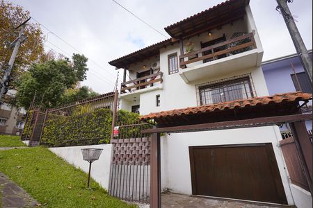 Casa para alugar com 202m², 3 quartos e 2 vagas Casa para alugar com 202m², 3 quartos e 2 vagasFachada