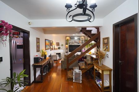 Casa para alugar com 202m², 3 quartos e 2 vagas Casa para alugar com 202m², 3 quartos e 2 vagasSala
