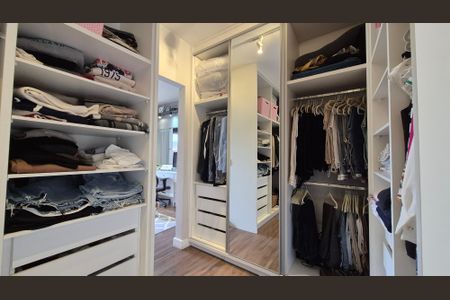 Apartamento à venda com 95m², 3 quartos e 2 vagas Apartamento à venda com 95m², 3 quartos e 2 vagasCloset