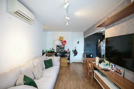 Sala de apartamento à venda com 2 quartos, 56m² em Vila Sonia do Taboao, Taboão da Serra