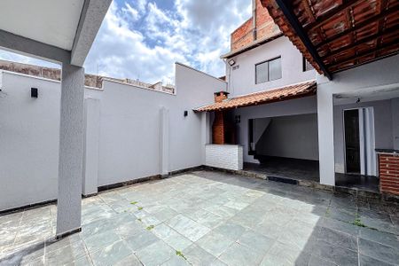 Casa para alugar com 270m², 3 quartos e 2 vagasÁrea externa