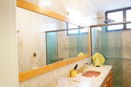 Apartamento para alugar com 370m², 4 quartos e 4 vagasBanheiro da Suíte 2