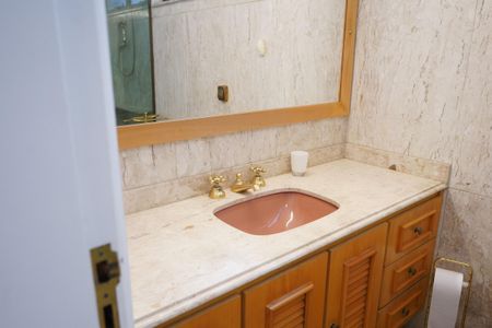 Apartamento para alugar com 370m², 4 quartos e 4 vagasBanheiro da Suíte 4