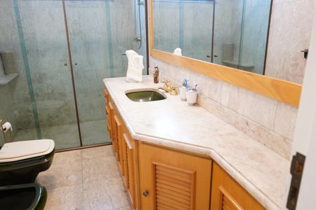 Apartamento para alugar com 370m², 4 quartos e 4 vagasBanheiro da Suíte 3