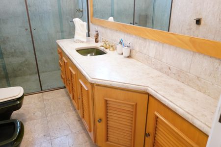 Apartamento para alugar com 370m², 4 quartos e 4 vagasBanheiro da Suíte 3