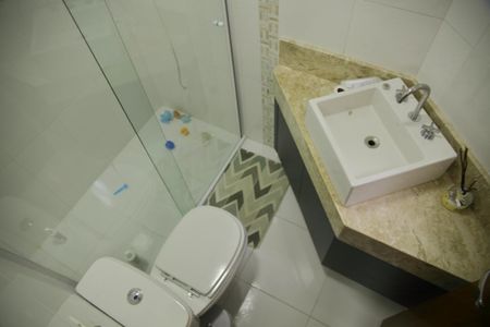 Casa à venda com 220m², 3 quartos e 5 vagasSuíte 2 - Banheiro 