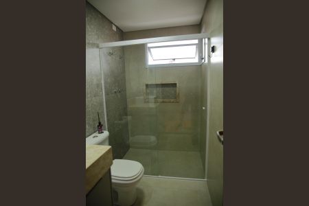 Casa à venda com 220m², 3 quartos e 5 vagasSuíte 1 - Banheiro