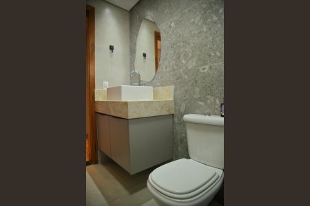 Casa à venda com 220m², 3 quartos e 5 vagasSuíte 1 - Banheiro