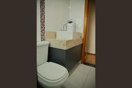 Casa à venda com 220m², 3 quartos e 5 vagasSuíte 3- Banheiro 