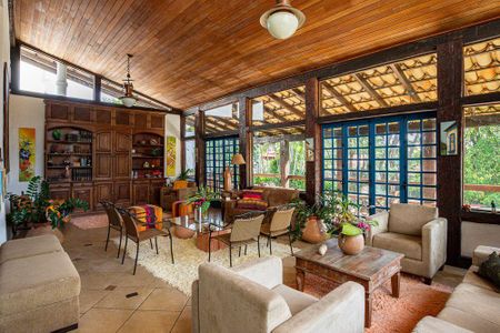 Casa à venda com 6 quartos, 541m² em Piratininga, Niterói