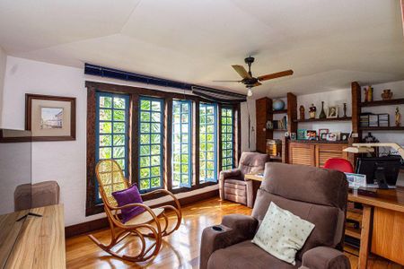 Casa à venda com 6 quartos, 541m² em Piratininga, Niterói