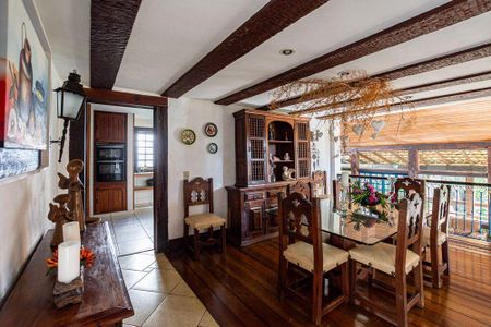 Casa à venda com 6 quartos, 541m² em Piratininga, Niterói