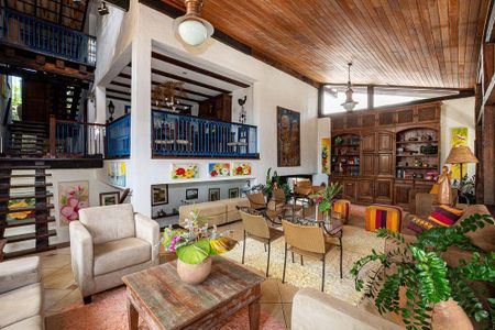 Casa à venda com 6 quartos, 541m² em Piratininga, Niterói