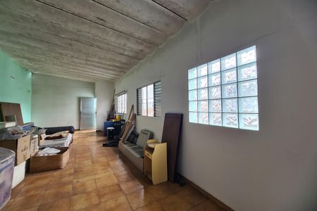 Casa à venda com 120m², 2 quartos e 2 vagas Casa à venda com 120m², 2 quartos e 2 vagasSalão