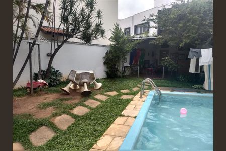 Casa à venda com 200m², 4 quartos e 4 vagas