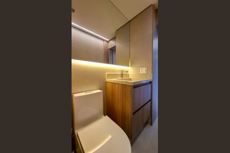 Banheiro de kitnet/studio para alugar com 1 quarto, 30m² em Pinheiros, São Paulo