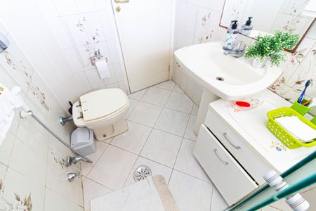 Banheiro de apartamento à venda com 2 quartos, 48m² em Barra Funda, São Paulo