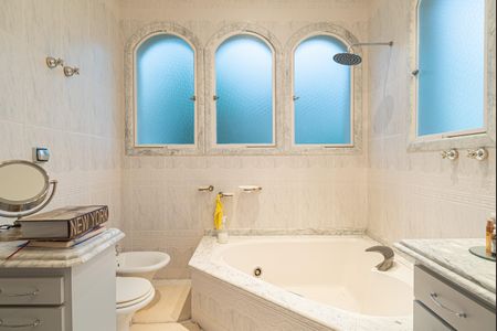 Casa à venda com 250m², 4 quartos e 5 vagas Casa à venda com 250m², 4 quartos e 5 vagasBanheiro da Suíte