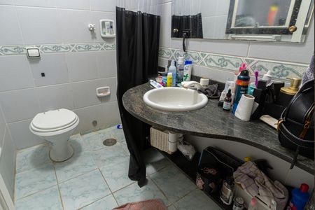 Casa à venda com 250m², 4 quartos e 5 vagas Casa à venda com 250m², 4 quartos e 5 vagasEdícula - Banheiro