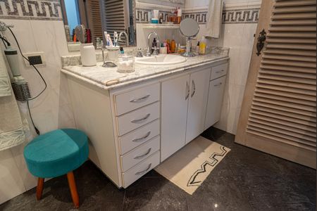 Casa à venda com 250m², 4 quartos e 5 vagas Casa à venda com 250m², 4 quartos e 5 vagasBanheiro 2