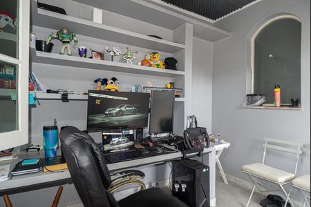 Casa à venda com 250m², 4 quartos e 5 vagas Casa à venda com 250m², 4 quartos e 5 vagasEdícula - Sala