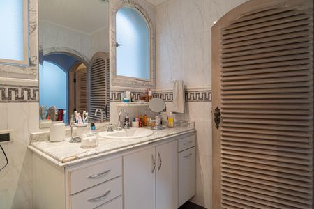 Casa à venda com 250m², 4 quartos e 5 vagas Casa à venda com 250m², 4 quartos e 5 vagasBanheiro 2