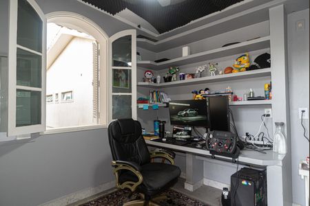 Casa à venda com 250m², 4 quartos e 5 vagas Casa à venda com 250m², 4 quartos e 5 vagasEdícula - Sala