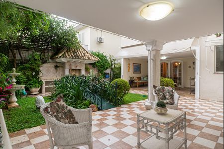 Casa à venda com 250m², 4 quartos e 5 vagas Casa à venda com 250m², 4 quartos e 5 vagasJardim