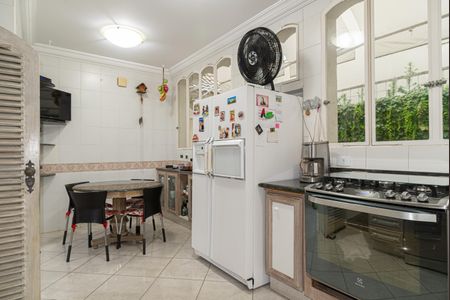 Casa à venda com 250m², 4 quartos e 5 vagas Casa à venda com 250m², 4 quartos e 5 vagasCozinha