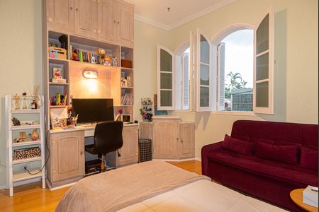 Casa à venda com 250m², 4 quartos e 5 vagas Casa à venda com 250m², 4 quartos e 5 vagasQuarto 2