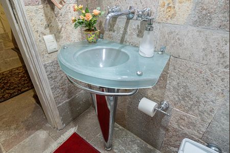 Casa à venda com 250m², 4 quartos e 5 vagas Casa à venda com 250m², 4 quartos e 5 vagasLavabo