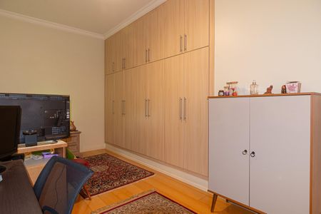 Casa à venda com 250m², 4 quartos e 5 vagas Casa à venda com 250m², 4 quartos e 5 vagasQuarto 4