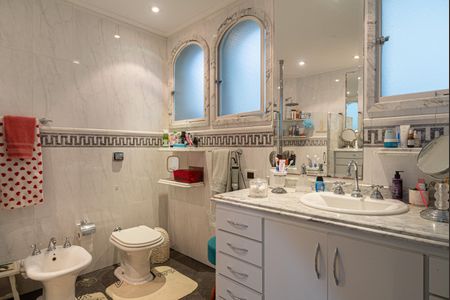 Casa à venda com 250m², 4 quartos e 5 vagas Casa à venda com 250m², 4 quartos e 5 vagasBanheiro 2