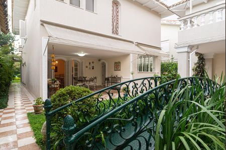 Casa à venda com 250m², 4 quartos e 5 vagas Casa à venda com 250m², 4 quartos e 5 vagasJardim