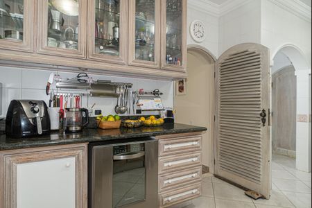 Casa à venda com 250m², 4 quartos e 5 vagas Casa à venda com 250m², 4 quartos e 5 vagasCozinha