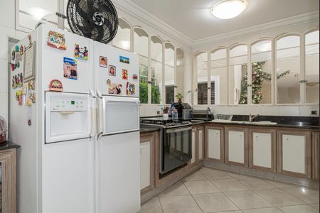 Casa à venda com 250m², 4 quartos e 5 vagas Casa à venda com 250m², 4 quartos e 5 vagasCozinha