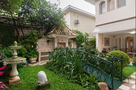 Casa à venda com 250m², 4 quartos e 5 vagas Casa à venda com 250m², 4 quartos e 5 vagasJardim