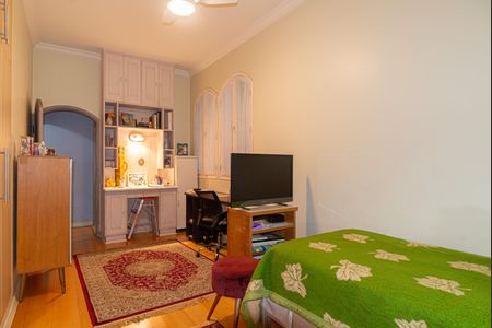 Casa à venda com 250m², 4 quartos e 5 vagas Casa à venda com 250m², 4 quartos e 5 vagasQuarto 4