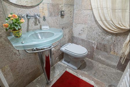 Casa à venda com 250m², 4 quartos e 5 vagas Casa à venda com 250m², 4 quartos e 5 vagasLavabo