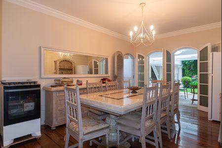 Casa à venda com 250m², 4 quartos e 5 vagas Casa à venda com 250m², 4 quartos e 5 vagasSala de Jantar