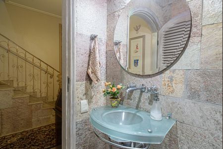 Casa à venda com 250m², 4 quartos e 5 vagas Casa à venda com 250m², 4 quartos e 5 vagasLavabo