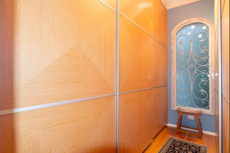 Casa à venda com 250m², 4 quartos e 5 vagas Casa à venda com 250m², 4 quartos e 5 vagasCloset da Suíte