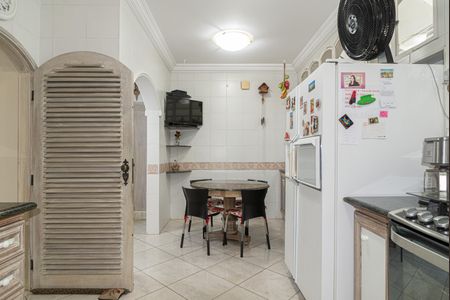 Casa à venda com 250m², 4 quartos e 5 vagas Casa à venda com 250m², 4 quartos e 5 vagasCozinha