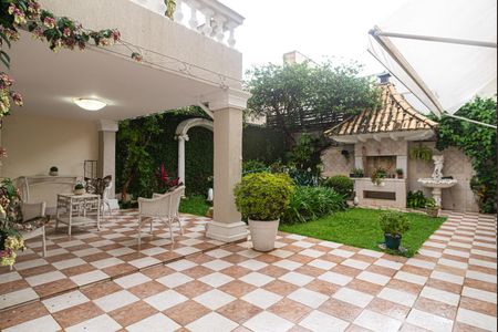 Casa à venda com 250m², 4 quartos e 5 vagas Casa à venda com 250m², 4 quartos e 5 vagasJardim