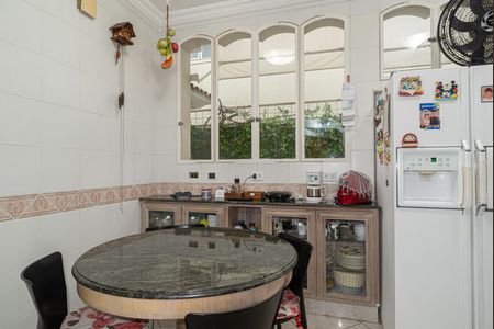 Casa à venda com 250m², 4 quartos e 5 vagas Casa à venda com 250m², 4 quartos e 5 vagasCozinha - Copa