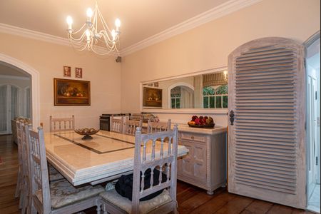 Casa à venda com 250m², 4 quartos e 5 vagas Casa à venda com 250m², 4 quartos e 5 vagasSala de Jantar
