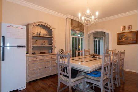 Casa à venda com 250m², 4 quartos e 5 vagas Casa à venda com 250m², 4 quartos e 5 vagasSala de Jantar