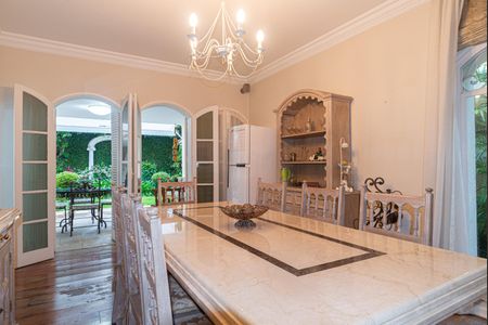 Casa à venda com 250m², 4 quartos e 5 vagas Casa à venda com 250m², 4 quartos e 5 vagasSala de Jantar